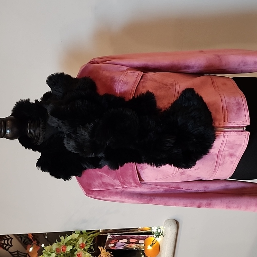 Valerie Stevens 100% Rabbit Ruffle Scarf - Picture 6 of 9